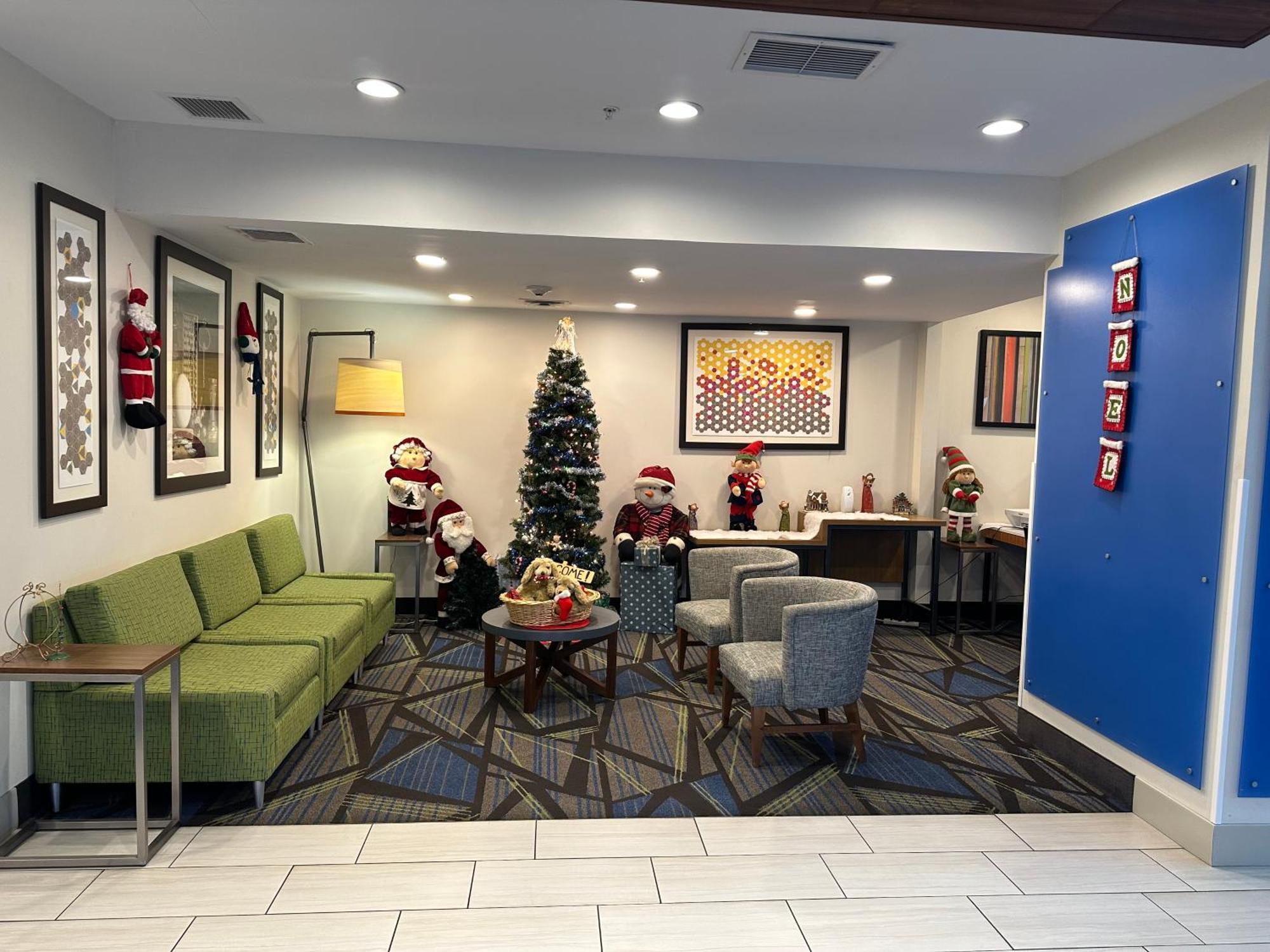 ホリデイ イン エクスプレス ホテル&スイーツ ブライアン モントピリア Holiday City エクステリア 写真